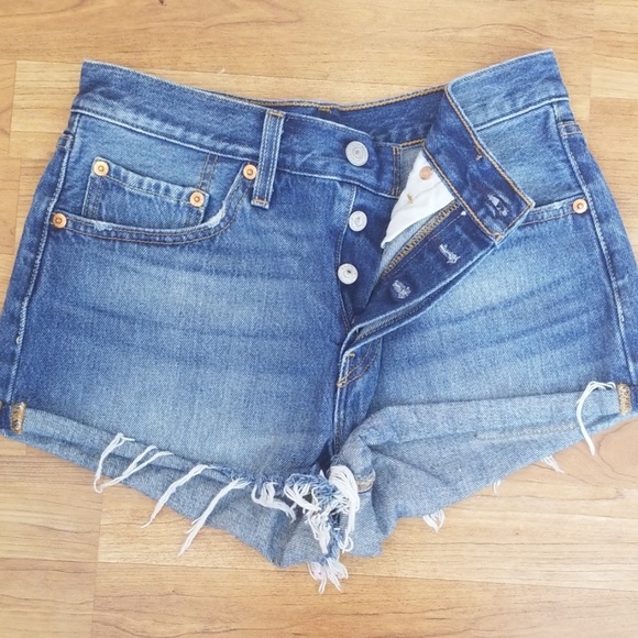 Levi's Pants - Levi's cuffed frayed shorts
